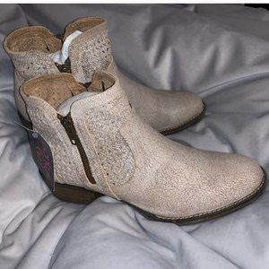 NWT Corky’s Bovina Distressed Leather Boot